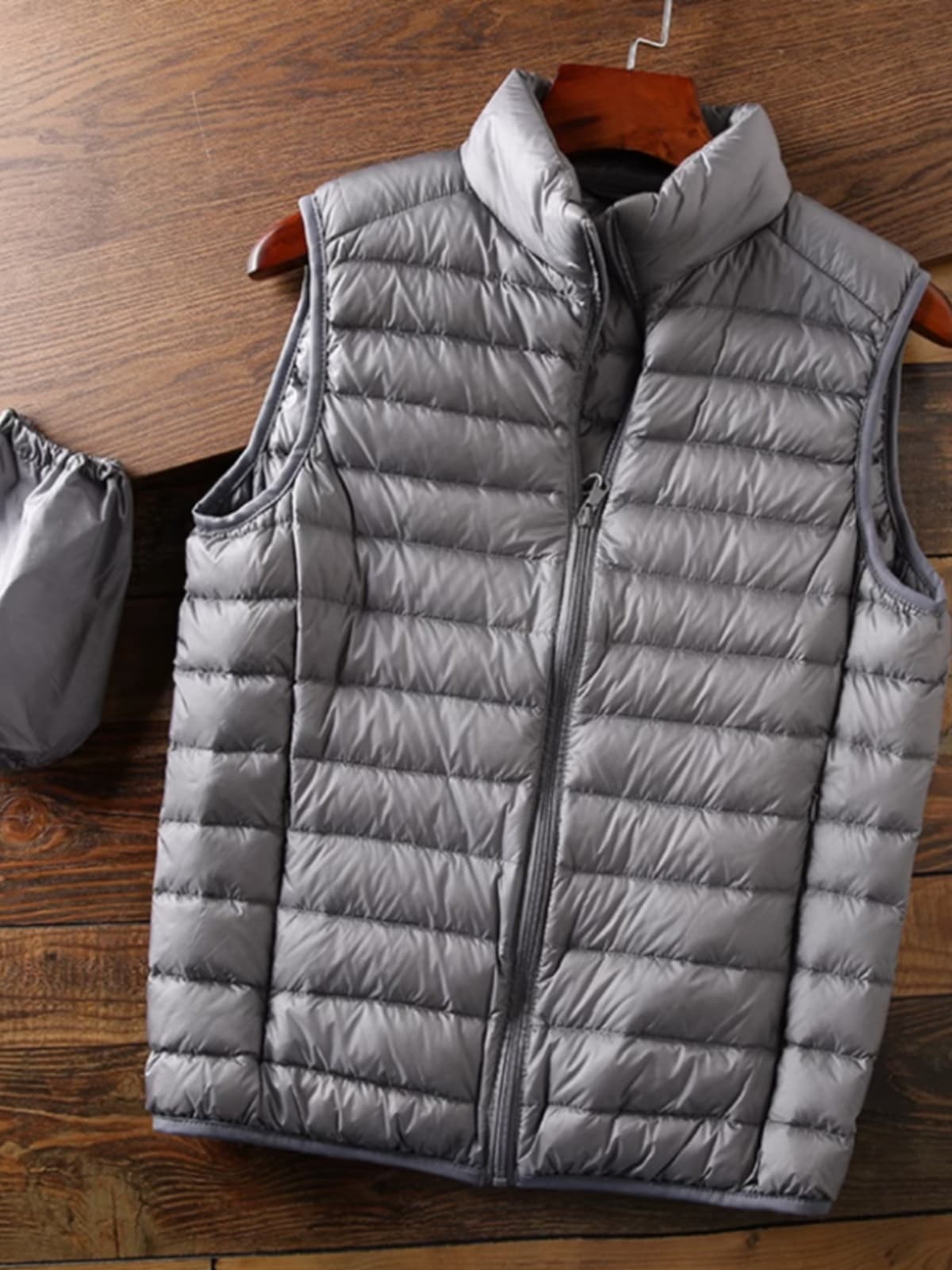 ベスト メンズ 超軽量携帯収納ダウンベスト